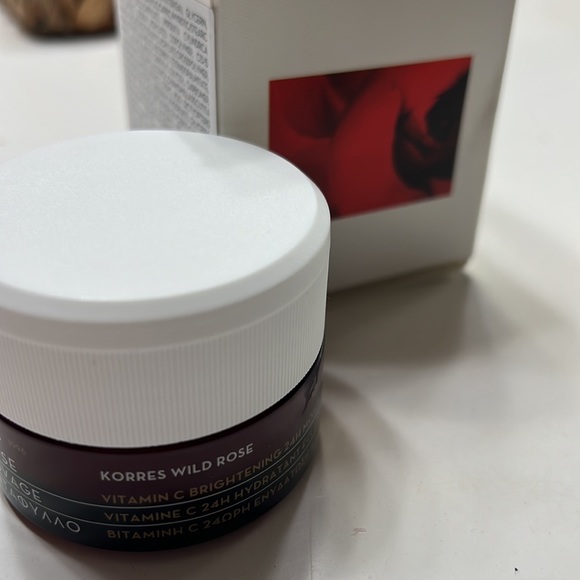 KORRES
Wild Rose Vitamin C 24 Hour Brightening Moisturizer - Picture 3 of 3